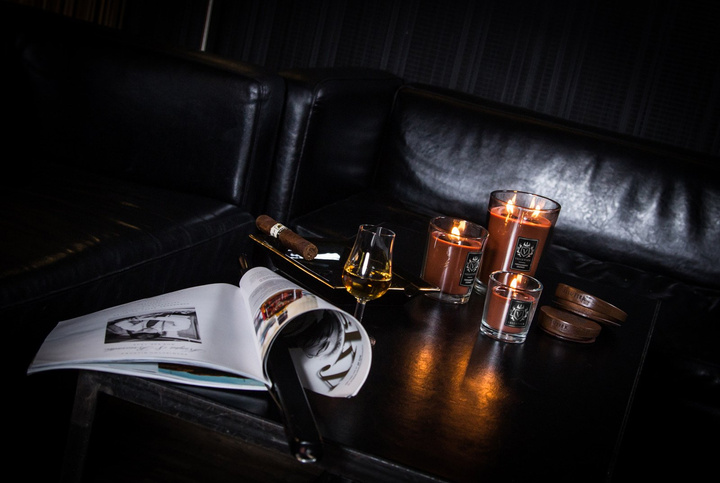 Świeca zapachowa Vellutier Gentlemen's Lounge