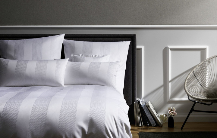 Poszewka satynowa Elegante Metropolis White