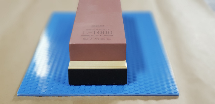 Antypoślizgowa mata pod deski do krojenia Hasegawa 30x20 cm