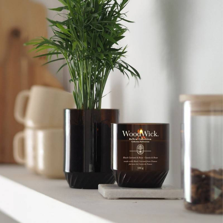 Świeca zapachowa WoodWick Black Currant & Rose