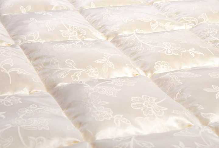 Kołdra puchowa Seidenweber Nica Medium (100% puch, 100% tkanina jedwabna)