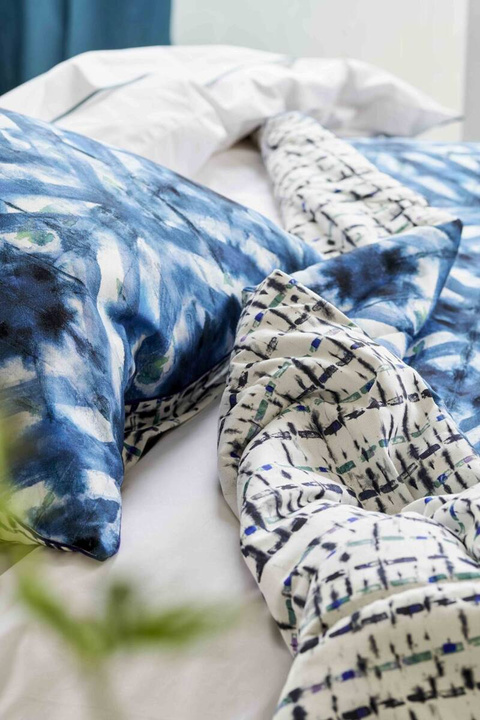 Narzuta satynowa Designers Guild Parket Batik Indigo