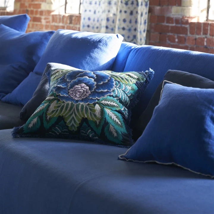 Poduszka dekoracyjna Designers Guild Rose De Damas Embroidered Indigo