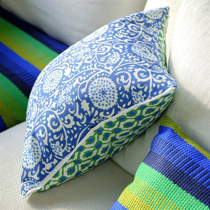 Poduszka dekoracyjna Designers Guild Outdoor Shaqui Prussian