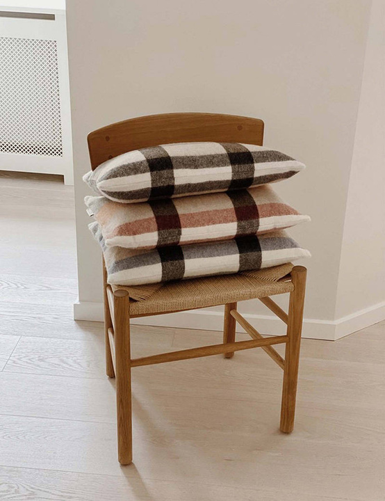 Poszewka dekoracyjna Elvang Intersection Camel White Grey