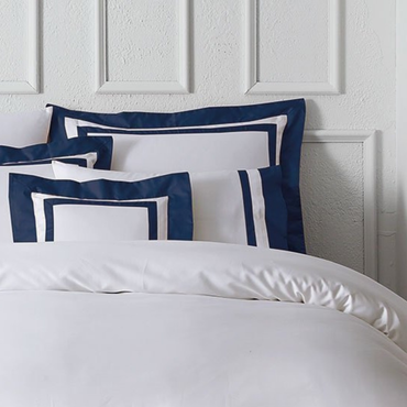 Poszewka satynowa z plisą Valeron Nouveau Navy Ostatnie Sztuki