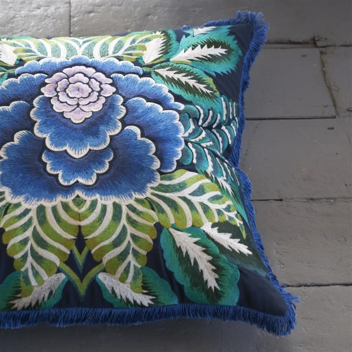 Poduszka dekoracyjna Designers Guild Rose De Damas Embroidered Indigo