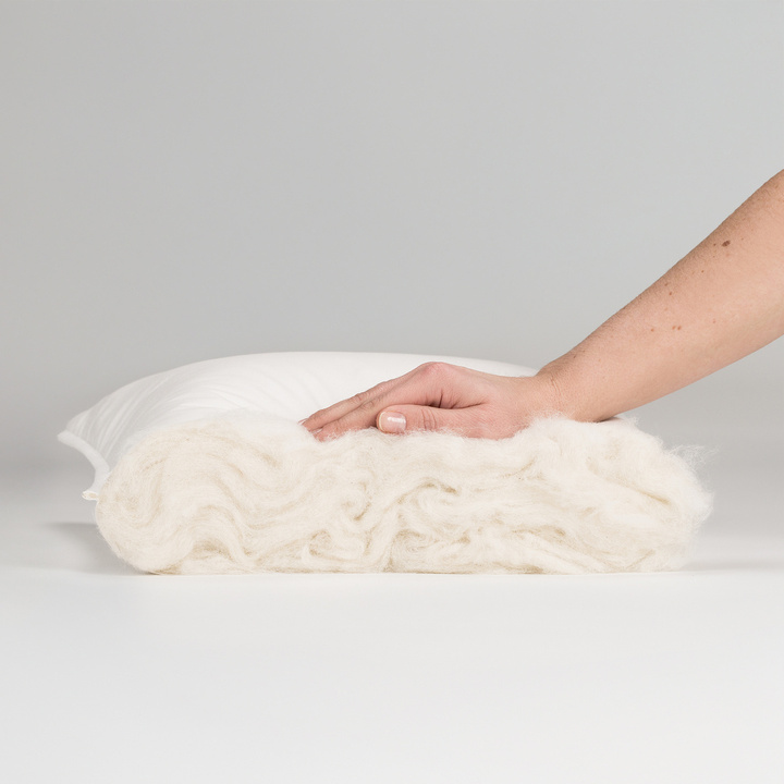 Poduszka z wełny alpaki My Alpaca biała lamówka (100% wełna, 100% satyna bawełniana)