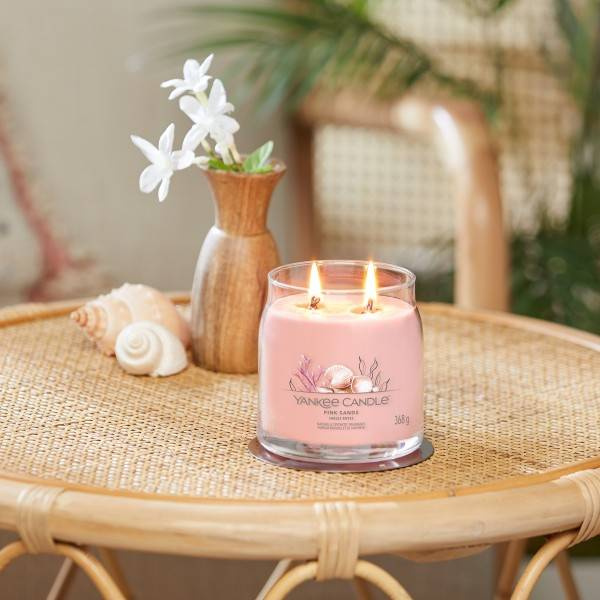 Świeca zapachowa Yankee Candle Pink Sands średnia