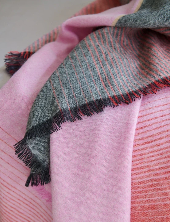 Pled wełniany Elvang Carte Red-Pink