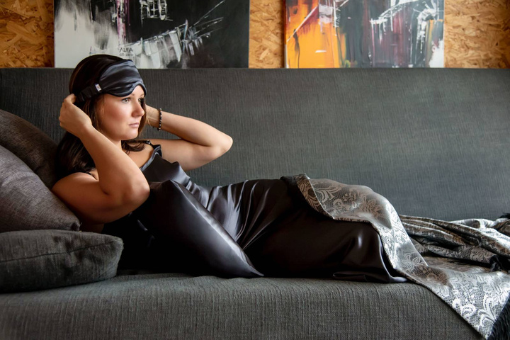 Koszula nocna jedwabna długa bez rękawów Seidenweber Crépe Deep Black