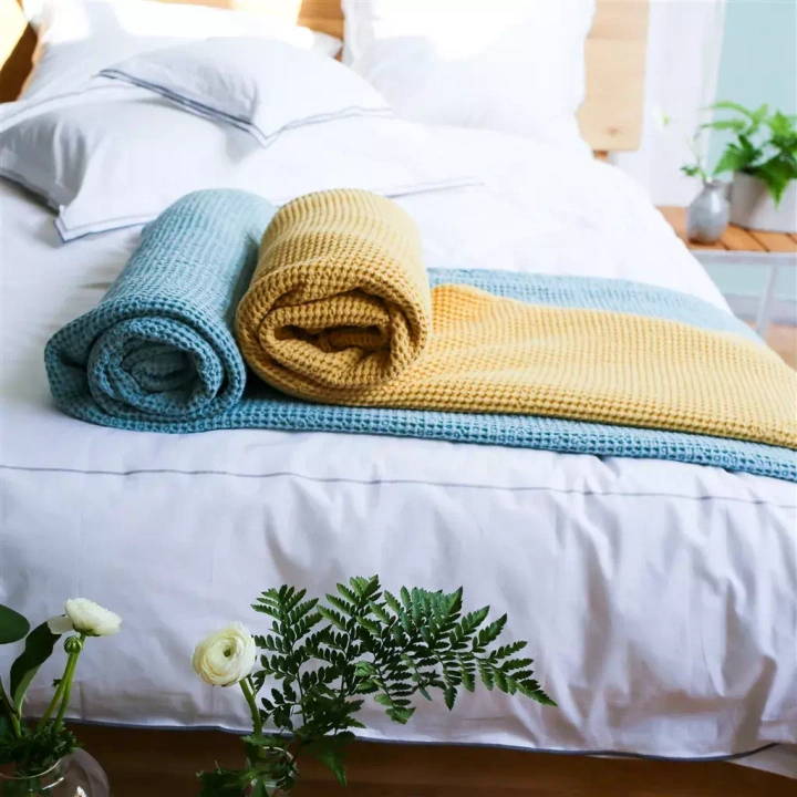 Narzuta bawełniana Designers Guild Alba Mimosa