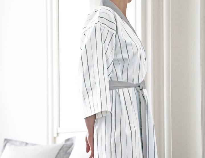 Szlafrok z satyny żakardowej Blanc Des Vosges Chausey Anthracite