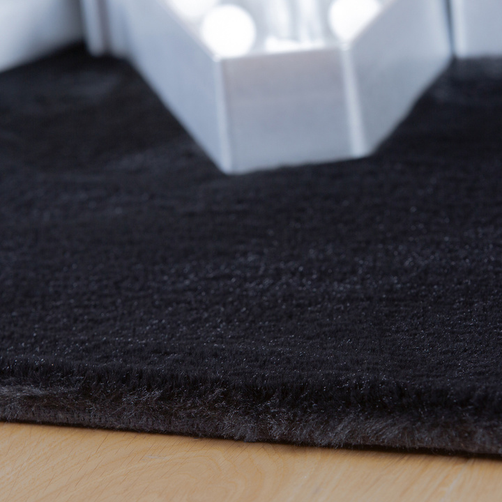 Dywan futrzany Obsession Cha Cha 535 Black