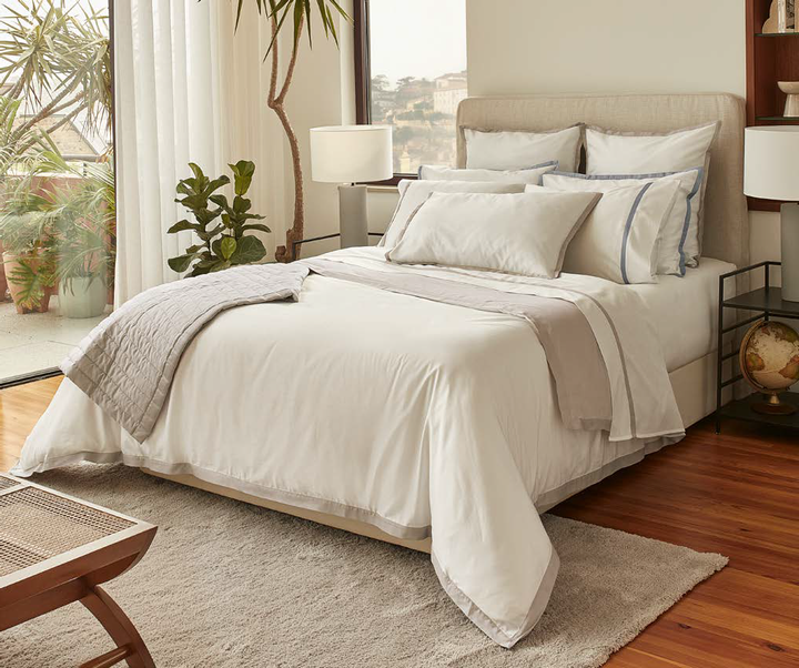 Poszewka satynowa z plisą Bovi Caetano Taupe