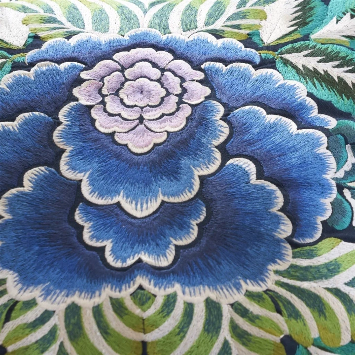 Poduszka dekoracyjna Designers Guild Rose De Damas Embroidered Indigo