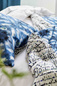 Narzuta satynowa Designers Guild Parket Batik Indigo