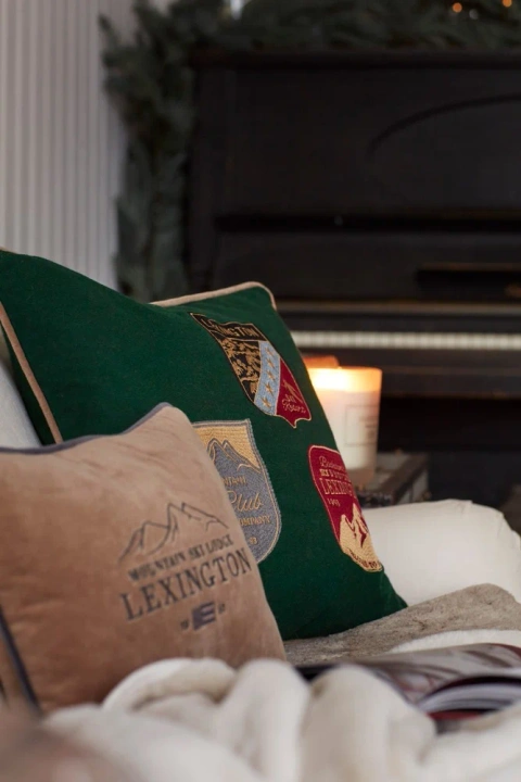 Poszewka dekoracyjna Lexington Badge Embroidered 