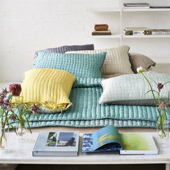 Narzuta jedwabna Designers Guild Chenevard Sky & Cloud