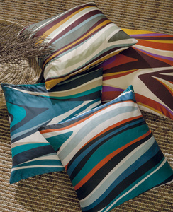 Poduszka dekoracyjna Svad Dondi Wave - 4 kolory