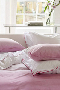 Poszewka perkalowa Designers Guild Shoshi Fuchsia