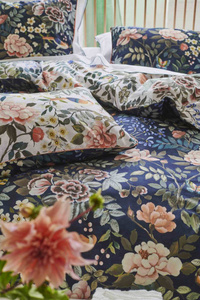 Poszewka satynowa Designers Guild Porcelaine De Chine Midnight