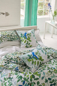 Poszewka satynowa Designers Guild Voliere Sky