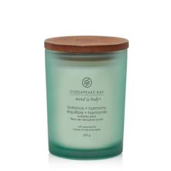 Świeca zapachowa Chesapeake Bay Candles Balance + Harmony Waterlily Pear średnia