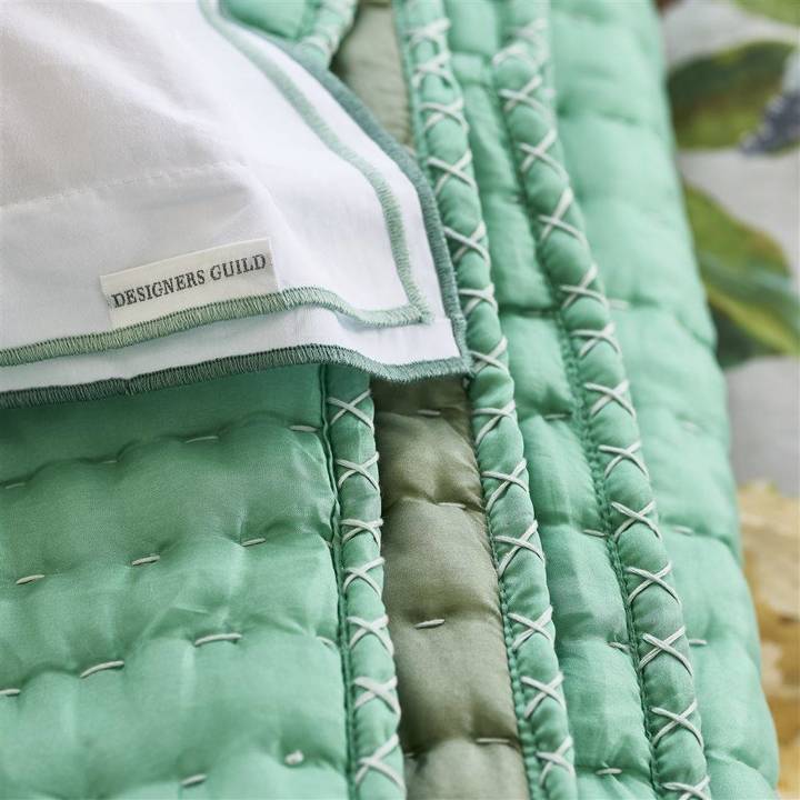 Narzuta jedwabna Designers Guild Chenevard Eau De Nil & Celadon