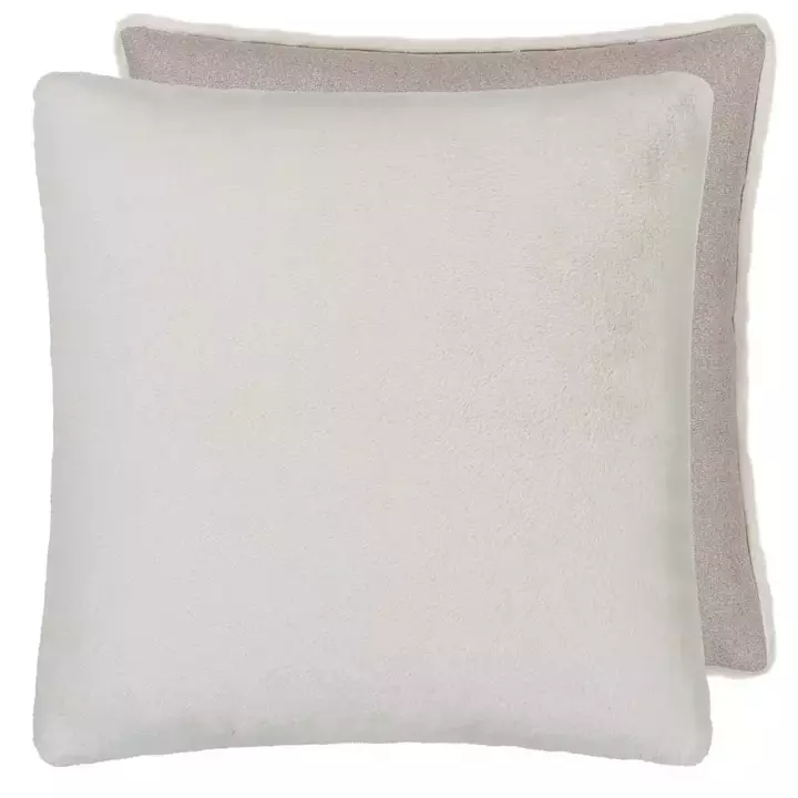 Poduszka dekoracyjna futrzana Designers Guild Herdwick Chalk