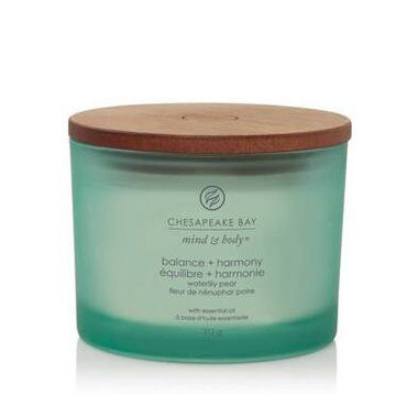Świeca zapachowa Chesapeake Bay Candles Balance + Harmony Waterlily Pear trzy knoty