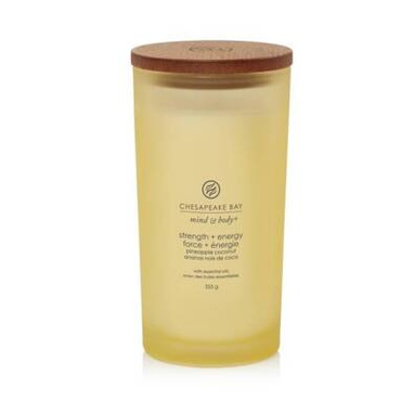 Świeca zapachowa Chesapeake Bay Candles Strength + Energy Pineapple Coconut duża