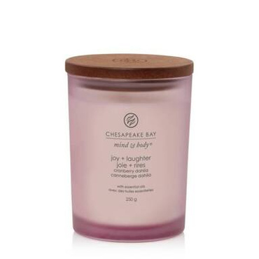 Świeca zapachowa Chesapeake Bay Candles Joy + Laughter Cranberry Dahlia średnia