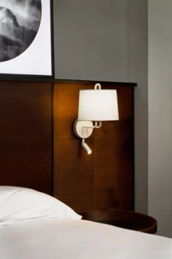 Kinkiet lampa ścienna z czytnikiem LED Faro Barcelona Montreal biała 