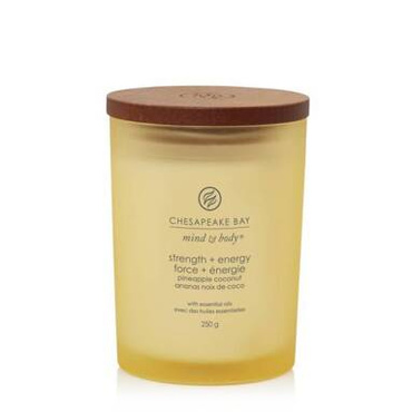 Świeca zapachowa Chesapeake Bay Candles Strength + Energy Pineapple Coconut średnia